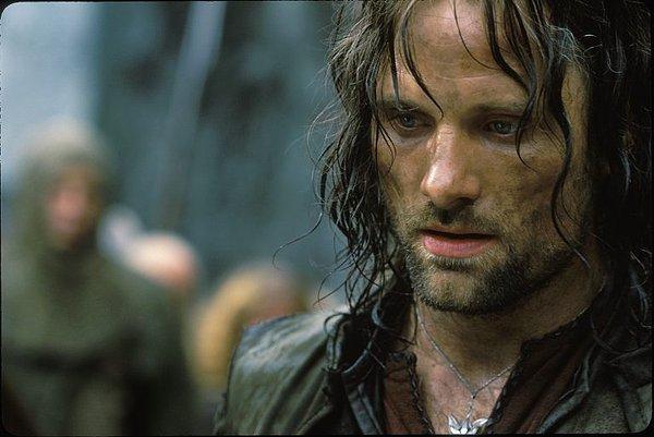 7. "İki Kule'de Aragorn'un Miğfer dibindeki iki kapıdan geçtiği bir sahne vardı...Evet o an..."