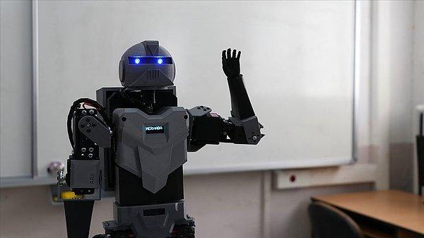 Oturup kalkabilen ve yürüyebilen robot aynı zamanda selamlama da yapabiliyor