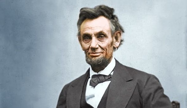 1. Сколько раз перезахоронили после смерти тело американского президента Авраама Линкольна?