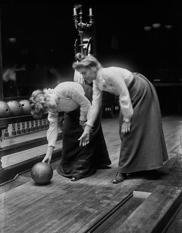 8. Bowling yasağına aldırmayan kadınlar, 1900