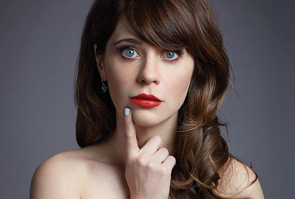 Каштановые волосы и голубые глаза!