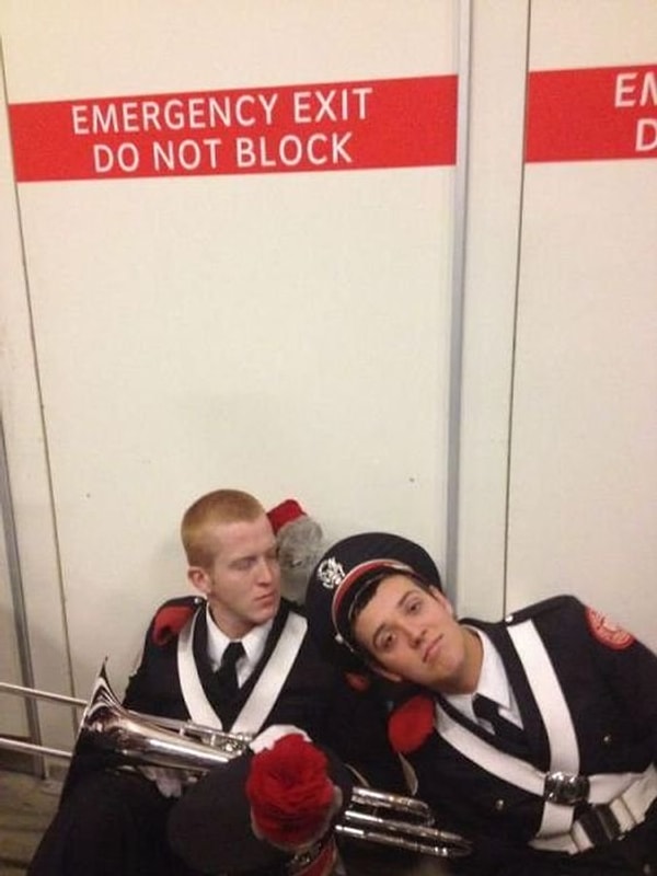 24. "Не блокируйте выход!"