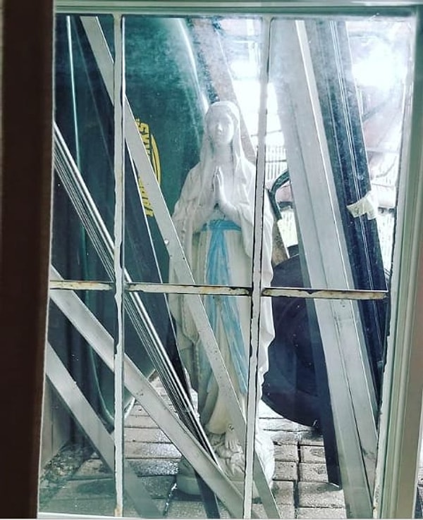 9. "Дева Мария все видит!" - сказал жена и не была голословной.