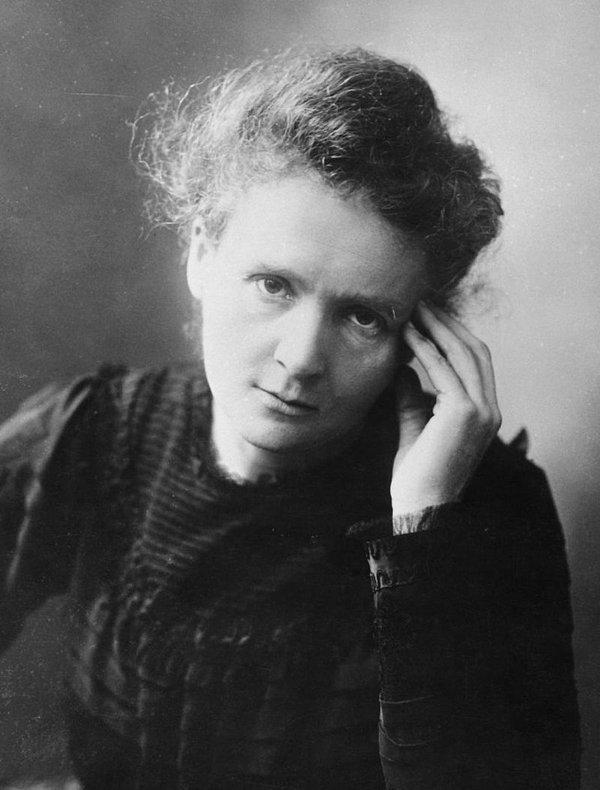 5. 1867'de Varşova'da doğan Marie Curie, fizik ve kimya dalında 2 Nobel Ödülü alan ünlü bir bilim insanıydı.
