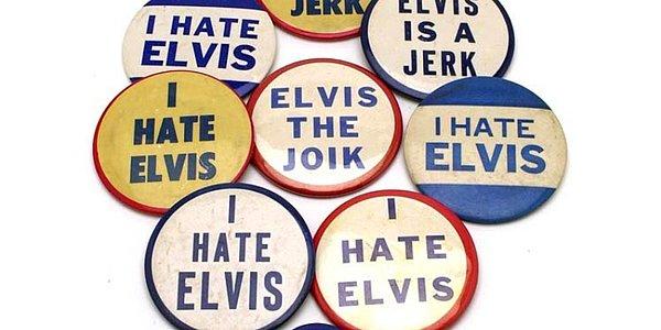 18. Elvis Presley'nin menajeri "Elvis'ten Nefret Ediyorum" yazan rozetler satarak, Elvis'in diğer ürünlerini satın almayan insanlardan da para kazanmanın bir yolunu bulmuştu.