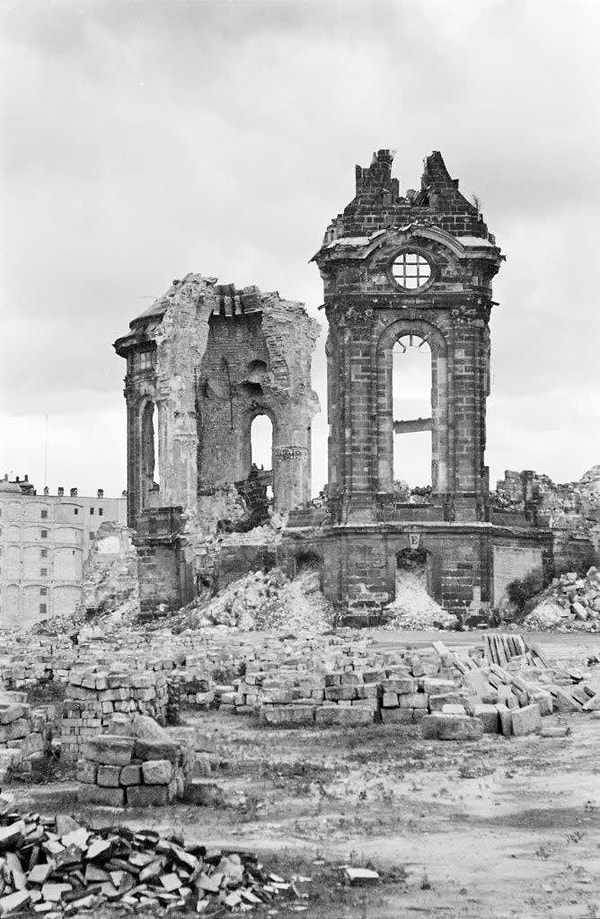 16. Церковь Фрауэнкирхе в Дрездене, Германия, тоже была разрушена во время Второй мировой войны.