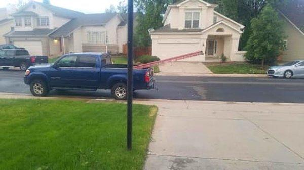 3. Arabasını merdiveniyle park ederek fazla yer kaplayan komşu: