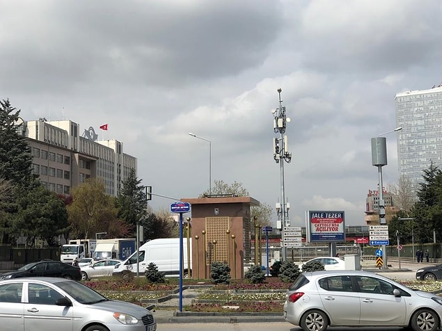 Anıt konulduğu tarihte tartışmalara yol açmıştı ve Meclis gündemine taşınmıştı