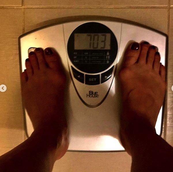 Neslihan Erdoğan bu sürece 70.1 kg olarak başladı. İlk hafta sonunda 68 kg’ı görmeyi başardı!