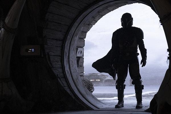 9. Star Wars evreninde geçen ilk live-action dizi olan #TheMandalorian’dan yeni görüntüler yayınlandı. Jon Favreau’nun yaratıcılığını üstlendiği dizi, 12 Kasım’da Disney+’ta.