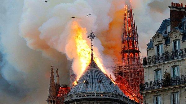 Her yıl milyonlarca insanın ziyaret ettiği, bir kültür hazinesi Notre Dame Katedrali 9 saat boyunca alevlerle boğuştu.