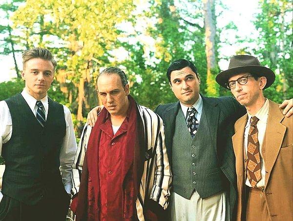 17. Tom Hardy’nin, ünlü mafya babası Al Capone’a hayat verdiği Fonzo filmi, bu yılın sonlarına doğru vizyona girecek.