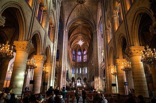 Bununla da kalmadı, bu katedral üniversitelerimizde ders olarak okutulan, bugünün mimari teknolojileri söz konusuyken bile hayranlık duyulacak bir yapı haline geldi.