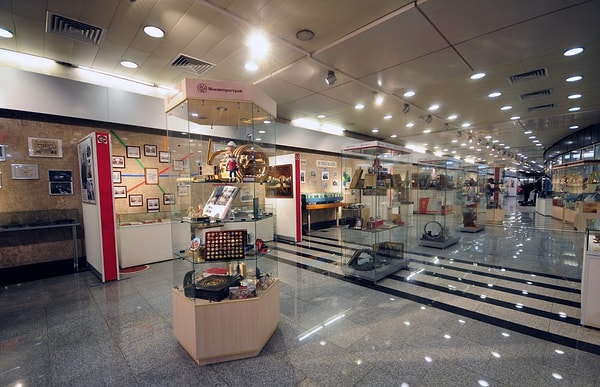 10. Эта станция московского метрополитена НЕ используется как выставочный зал