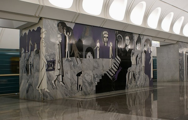 14. На какой станции изображены сцены насилия из романов известного русского писателя?