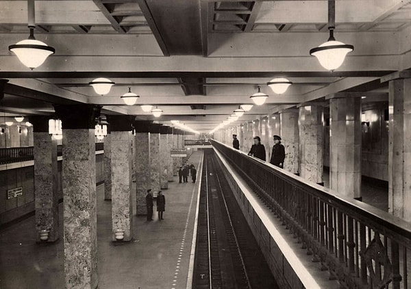 11. Какая станция носила самое короткое название за всю историю московского метрополитена (с 1958 по 1966 год) "Мир" ?