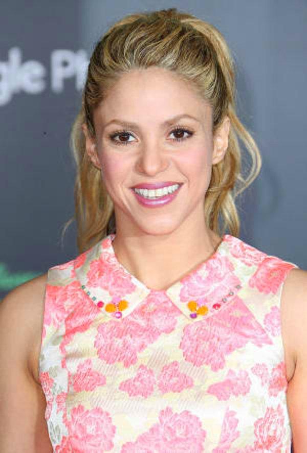16. Shakira 6 dil biliyor.
