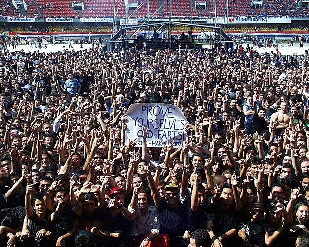 7. Metallica'nın Ali Sami Yen Stadı'nda verdiği efsane konseri unutursak kalbimiz kurusun.