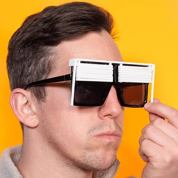 Для того, чтобы регулировать солнечный свет, наверное