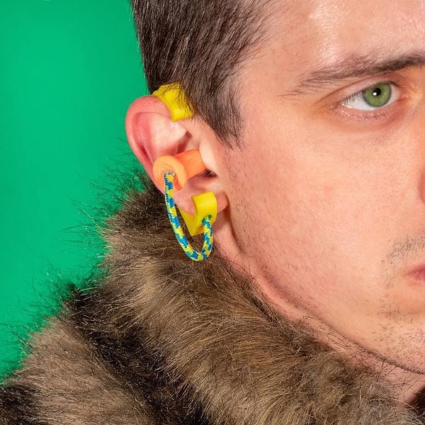 Парня утомили разговоры об "Игре престолов", и он решил, что так можно решить проблему. Он не хочет заранее знать, что будет в серии, которую еще не смотрел