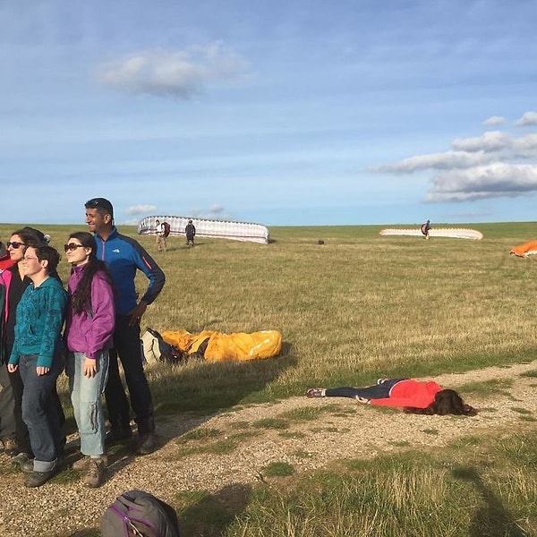 19. Она всегда хотела попробовать параглайдинг. Попробовала.