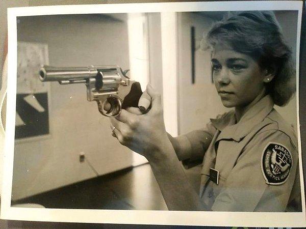 14. "Annem polis akademisindeyken, 1984."