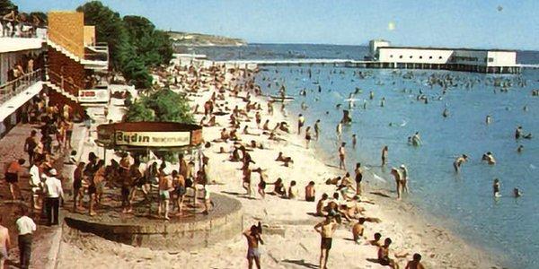 Cumhuriyet'in ilk yılları ile birlikte plajlar hayatımıza girmeye başlamış. Aşağıda İstanbul'un ilk plajı olan Florya Plajı'nı görüyorsunuz.
