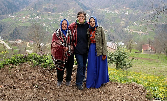 Yönetimde Erkekler Yok: 5 Dil Bilen Muhtar, Köyü Kadınlarla Yönetiyor