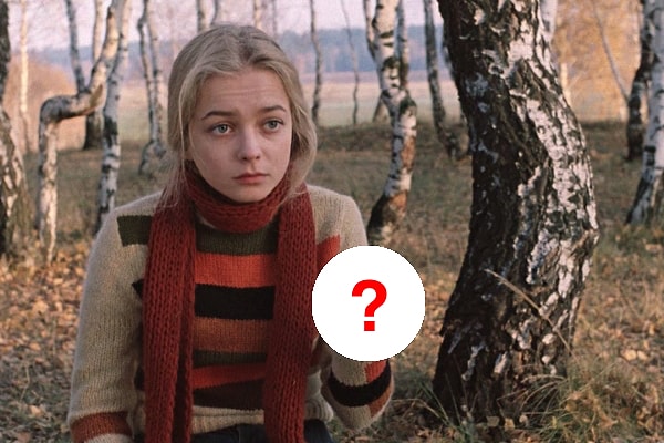 5. Что в руке у Александры в фильме "Москва слезам не верит"?