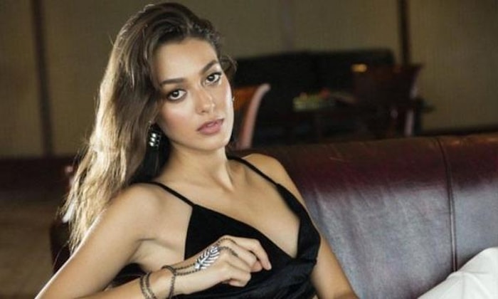 Bu Ünlülerden Hangisi Daha Genç?