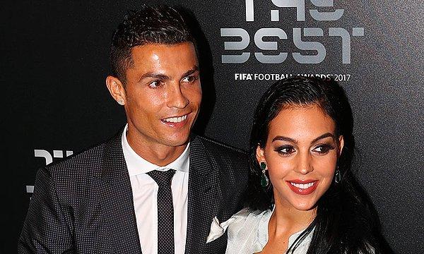 Bonya, Ronaldo'nun şu andaki kız arkadaşı Georgina Rodriguez ile de sözleşmeli bir şekilde birlikte olduğunu sözlerine ekledi.