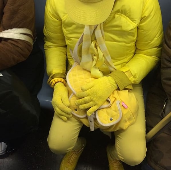 8. Мы слышали, что в этом году в моде цыплячий цвет?