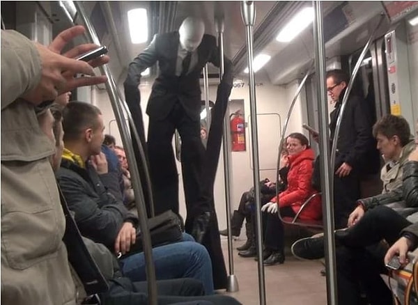 15. Просто очень высокий человек, что вы уставились.