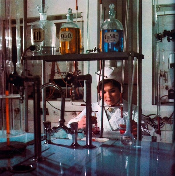 7. А как в СССР называли тех, кто часто менял место работы, мечась с предприятия на предприятие?