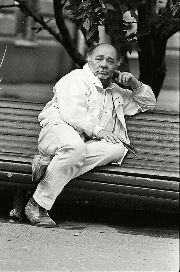 11. Какой советский актёр изображён на данном фото?