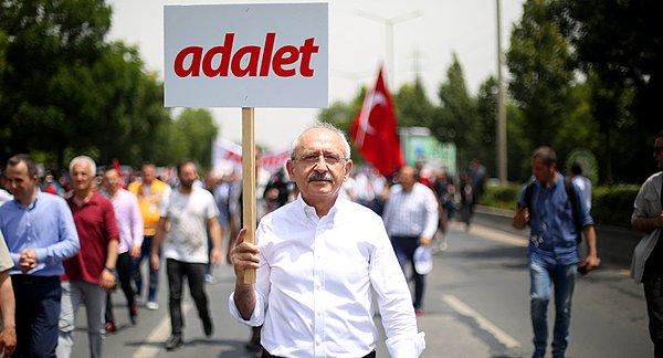 2017 - Cumhuriyet Halk Partisi İstanbul Milletvekili Enis Berberoğlu'na yirmi beş yıl hapis cezası ve tutuklama kararı verilmesiyle, CHP Genel Başkanı Kemal Kılıçdaroğlu'nun Ankara'dan İstanbul'a kadar sürecek olan "Adalet Yürüyüşü" başladı.