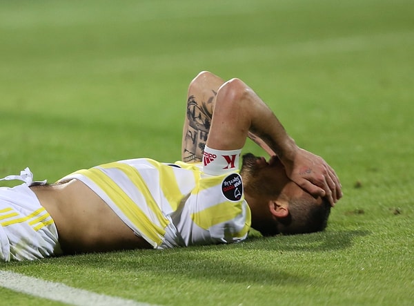 Bu sezon çıktığı 14 deplasman maçında 1 galibiyet alan Fenerbahçe, 57.dakikada Efecan'ın golüne engel olamayarak yine sahadan mağlup ayrıldı.