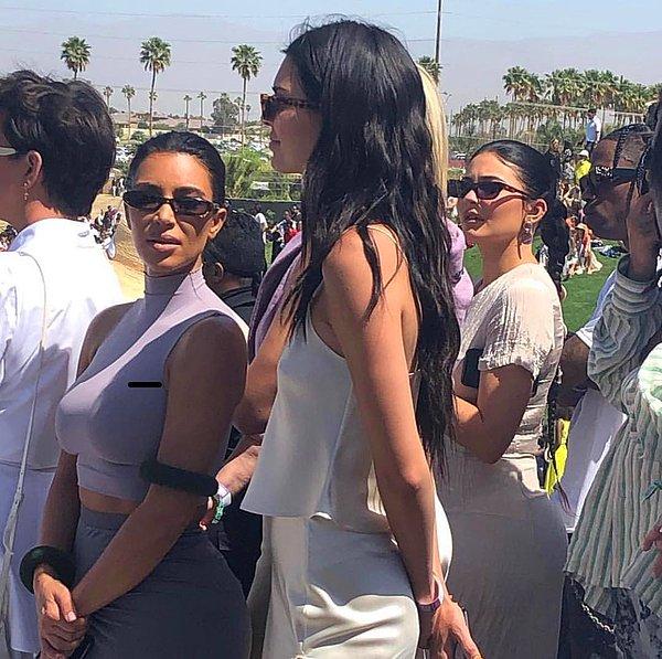 Kardashian ailesinin tam kadro yer aldığı etkinliği bu kez binlerce insan izlemiş oldu.