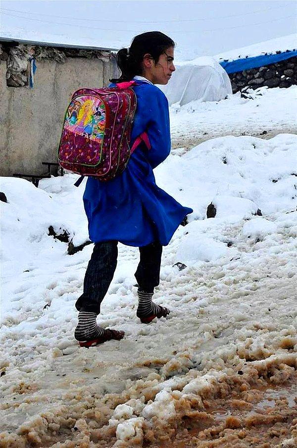 4. Zorlu kış şartlarında eğitim hakkını alabilmek için okula montsuz ve ayakkabısız giden Merve'yle tanıştınız mı?