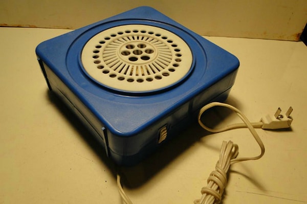 11. До сих пор в домах у многих бабушек или дедушек висит на стене...