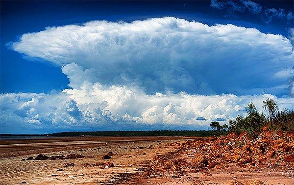 2. Avustralya'da her öğleden sonra görülen gizemli fırtına bulutu