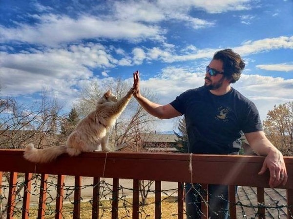 8. Дай пять, очкарик!