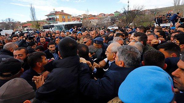 CHP lideri Kemal Kılıçdaroğlu'yla birlikte TBMM Başkanvekili ve CHP Ankara Milletvekili Levent Gök'ün de saldırıya uğradığına ilişkin görüntüler ortaya çıktı.