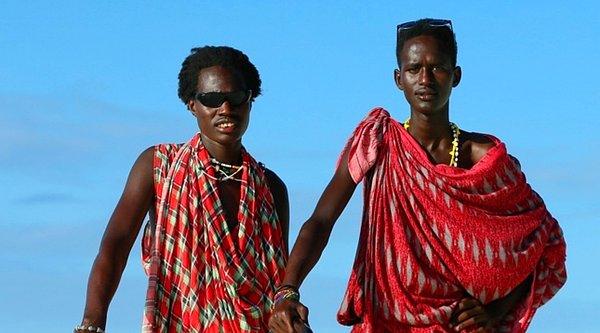 Maasai'de tükürerek selamlaşılır.