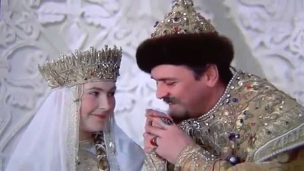 6. Какой жене Ивана Грозного управдом говорил, что "нам, царям, надо молоко за вредность давать"?