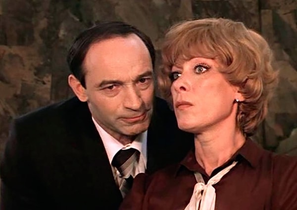 8. Какое заклятье наложила Кира Анатольевна Шемаханская в фильме «Чародеи»?