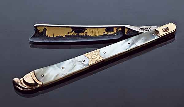 10. Бритья чего требовал Петр I от бояров и дворян?