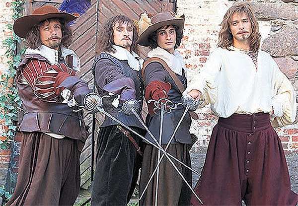 3. Про кого в «Трех мушкетёрах» говорится, что «его имя произносилось не иначе как шёпотом»?