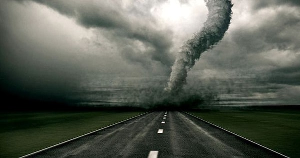 8. "Форс-мажор" в переводе с французского означает...