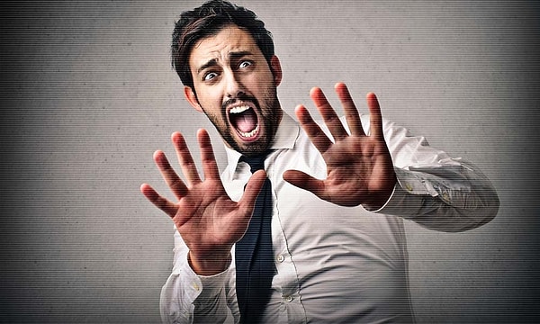 7. Аматофоб боится...